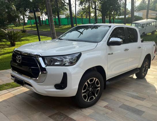 TOYOTA HILUX 2.8 D-4D TURBO DIESEL CD SRV 4X4 AUTOMÁTICO